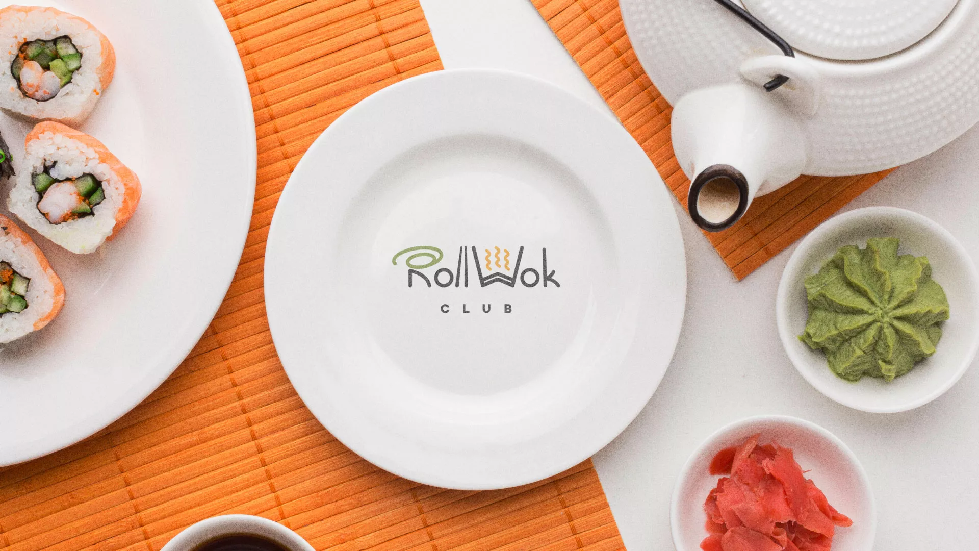 Разработка логотипа и фирменного стиля суши-бара «Roll Wok Club» в Краснокаменске